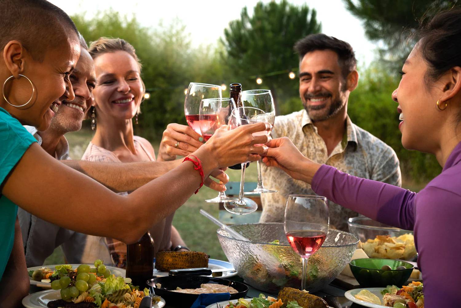 How to Create the Perfect Outdoor Space for Summer Entertaining